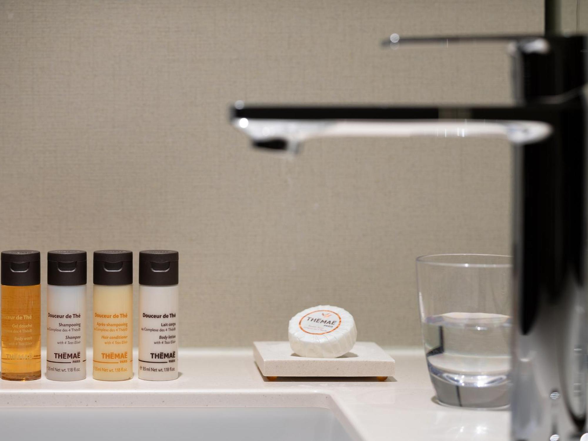 Hotel The Celestine Kyoto Gion Exterior foto The Hotel's bathroom amenities