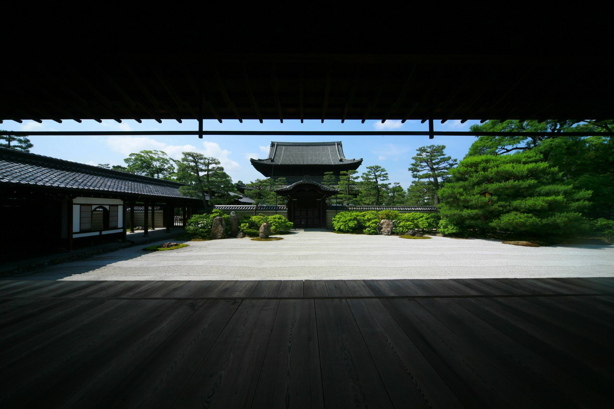 Hotel The Celestine Kyoto Gion Exterior foto The temple's main gate
